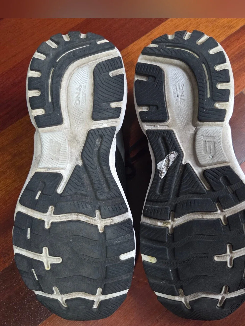 Brooks Ghost 15, Women's 12, Black and White Running Shoes